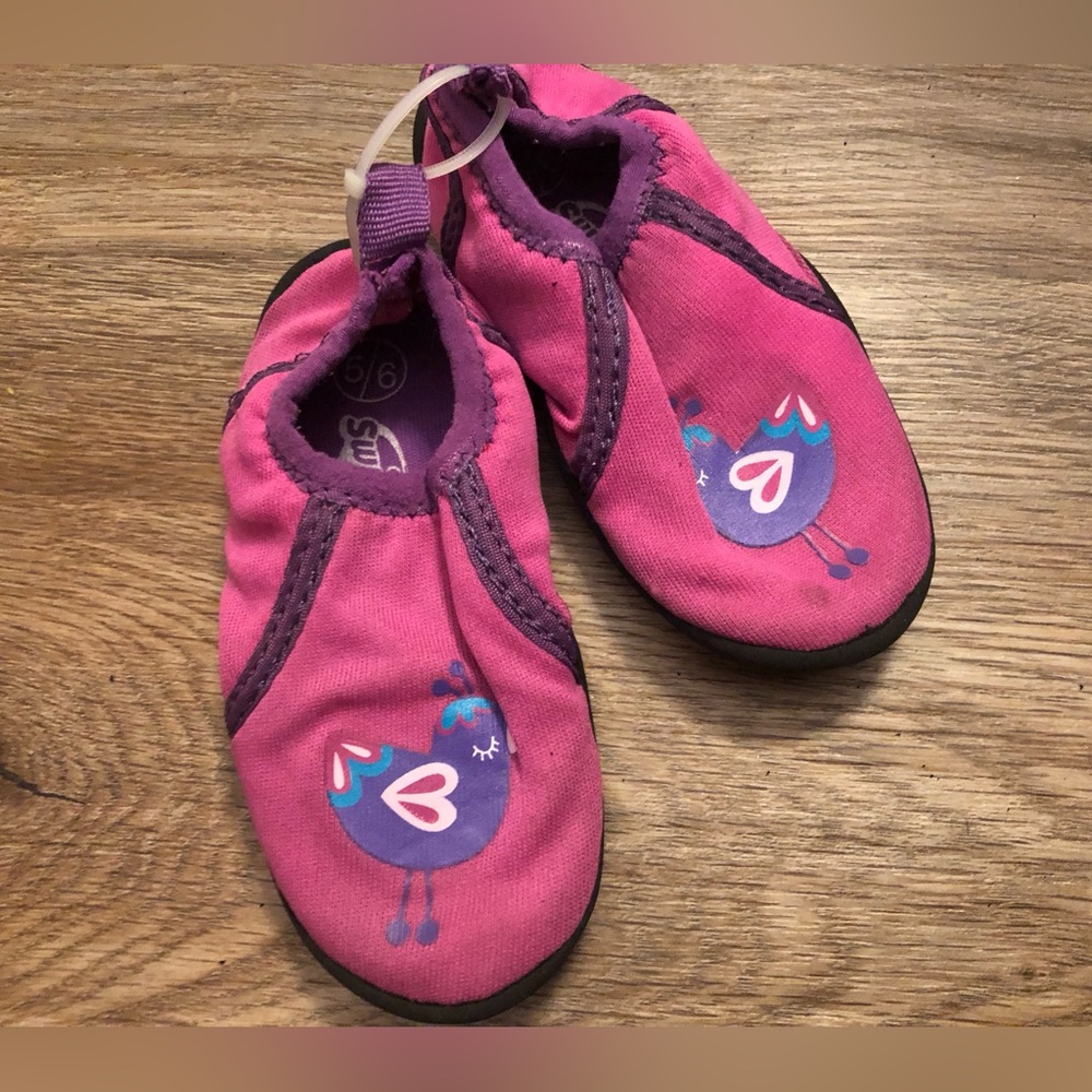 Pink birdie water shoes 5/6